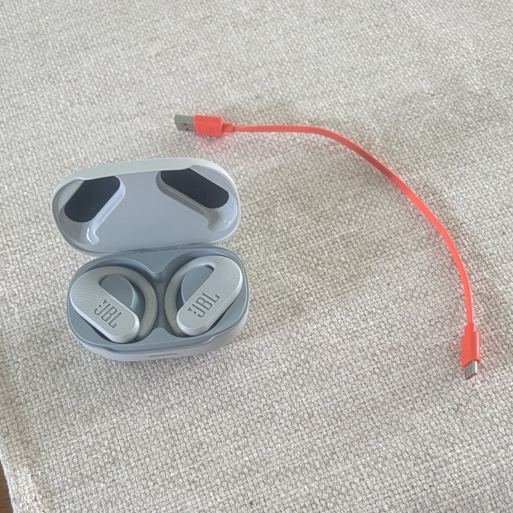 JBL Wireless Earbuds in Light Gray - Picture 2 of 3